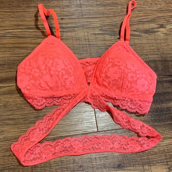 NWOT Gilly Hicks Lacy Bralette Size Small - Picture 2 of 6